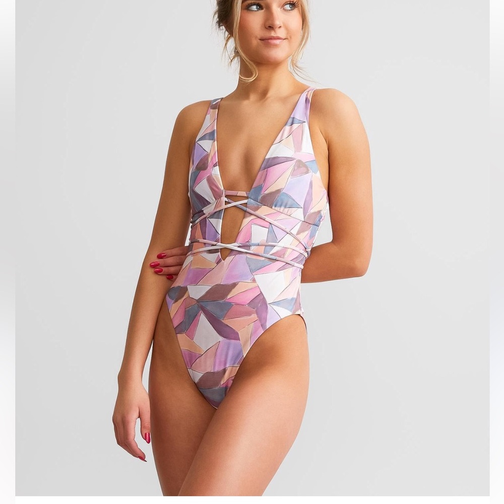 Isabella Rose Victoria St. Maillot Swimsuit